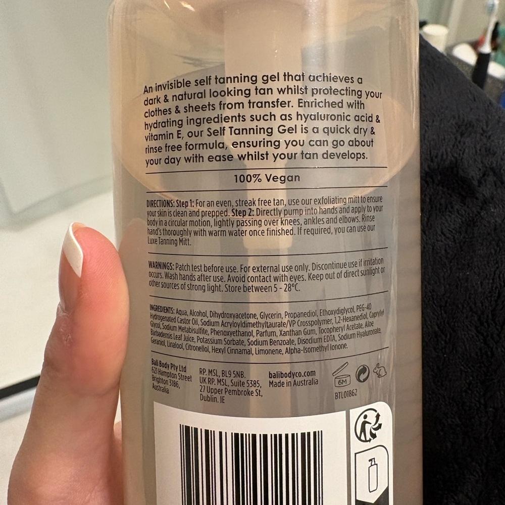Clear Self Tanning Gel with Black Mitt - Picture 4 of 5